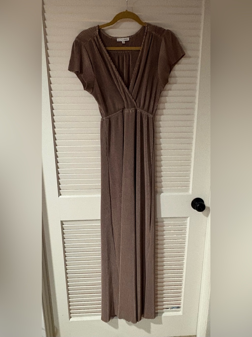Everyday V-Neck Maxi Dress in Taupe